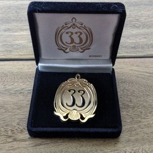 Disney Club 33 Pin